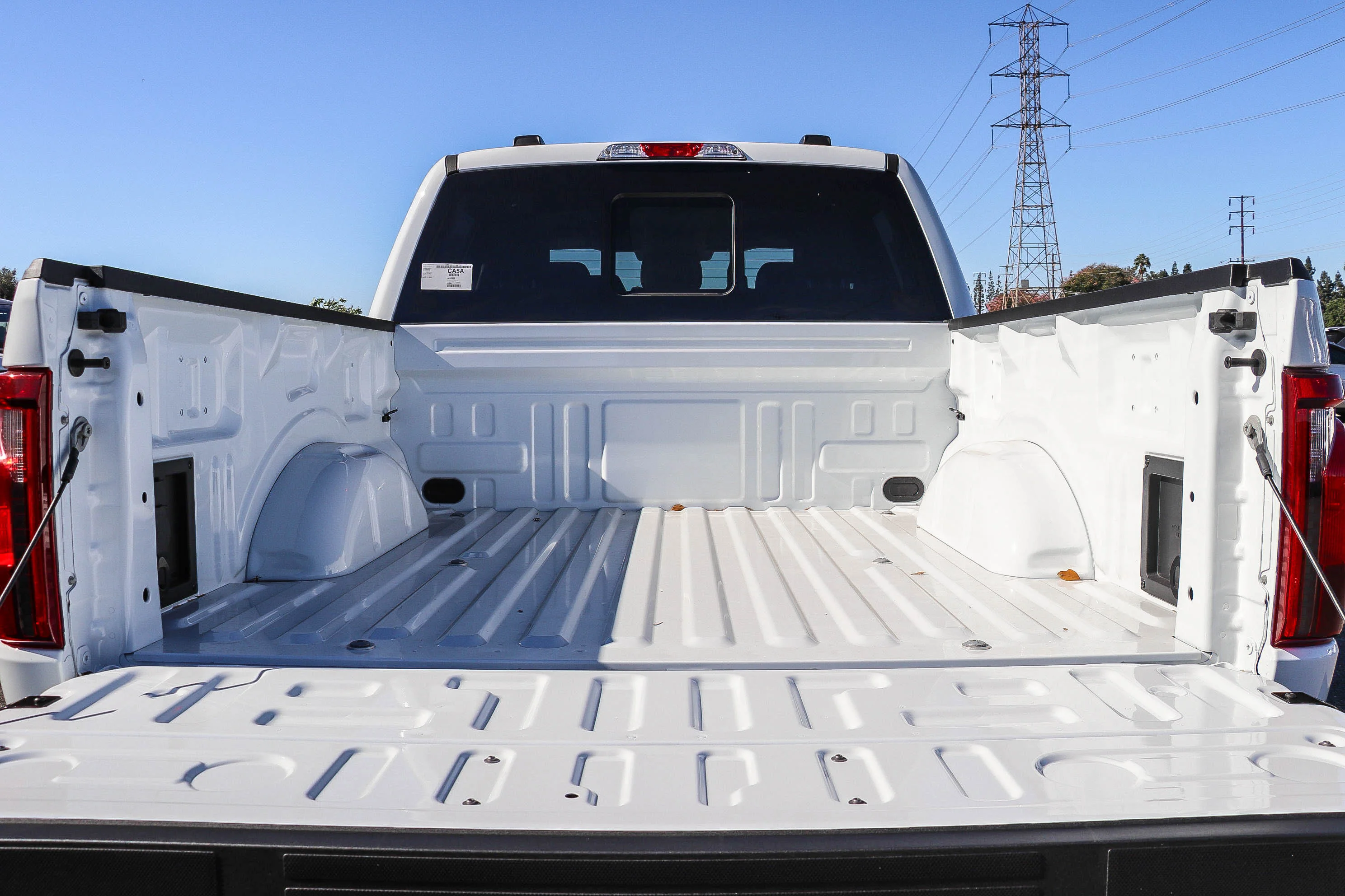 New 2026 Oxford White Ford XLT image 14