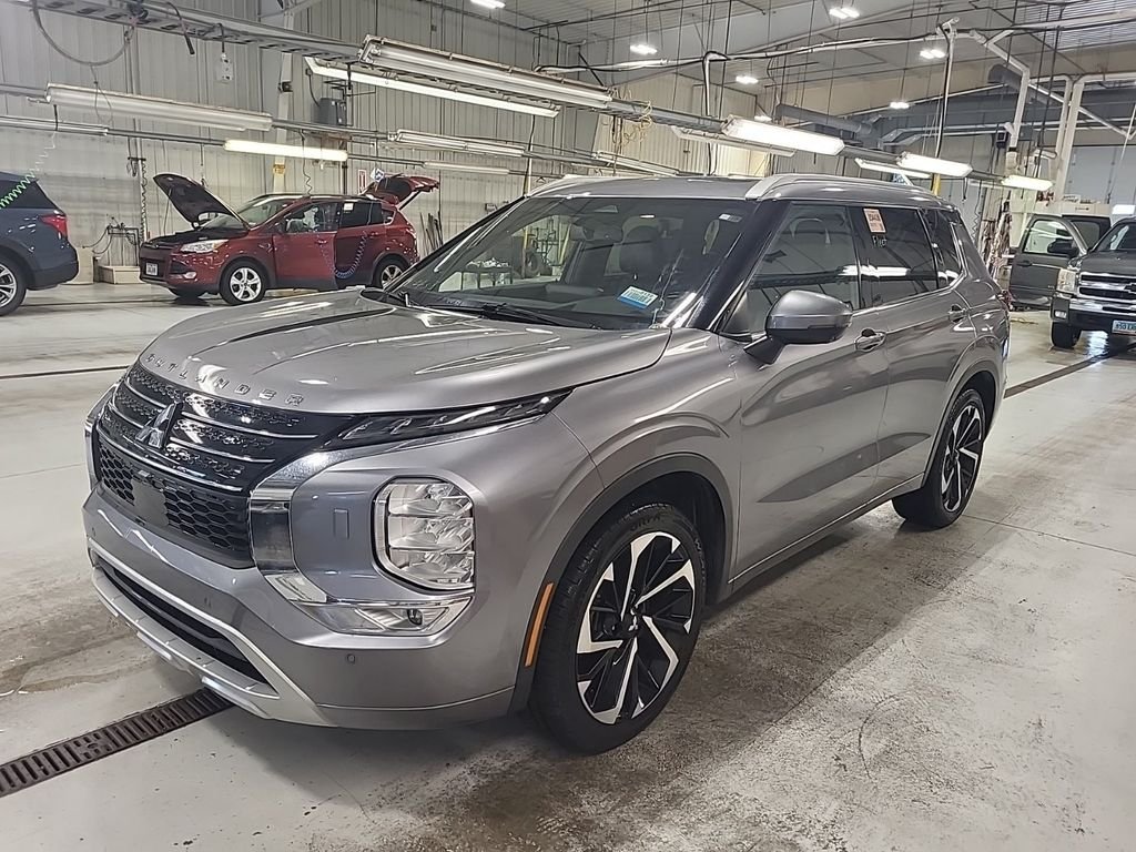 2022 Mitsubishi Outlander SEL S-AWC's photo