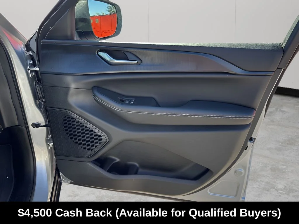 New 2026 Silver Zynith Jeep Laredo image 16