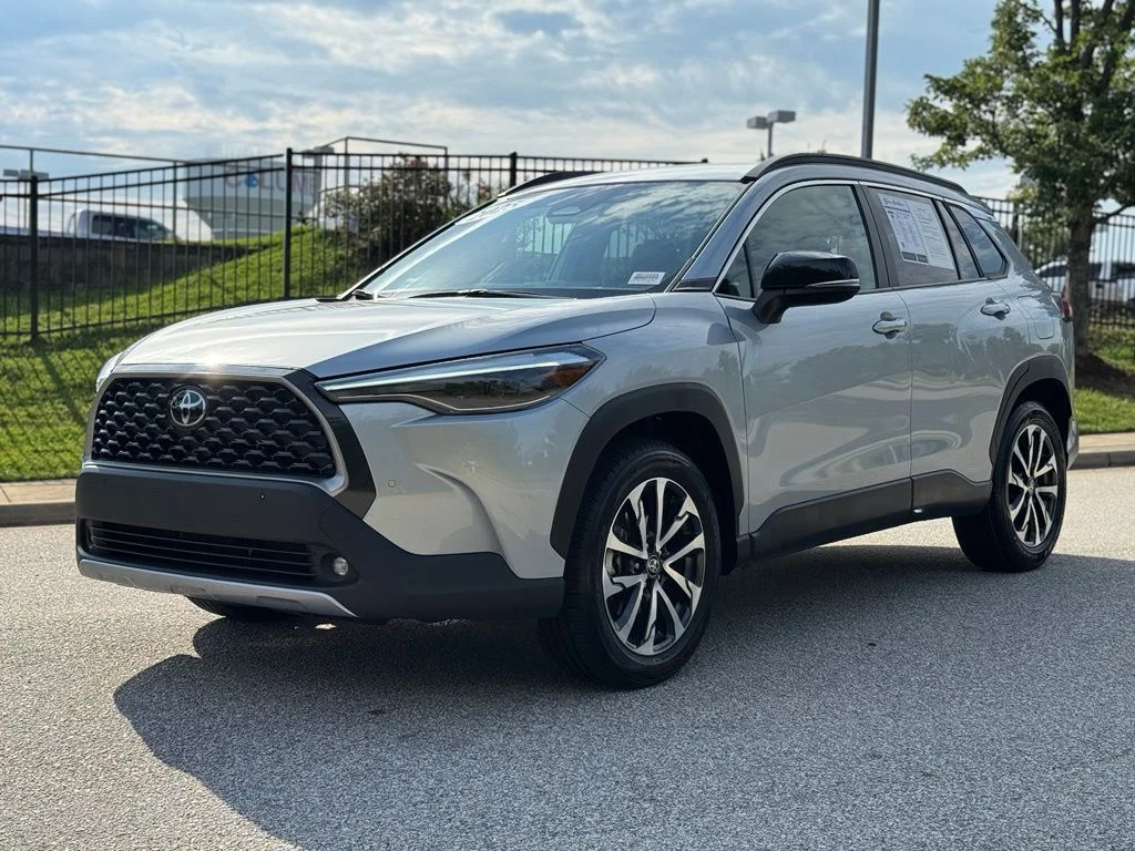Used 2025 Silver Toyota XLE image 8