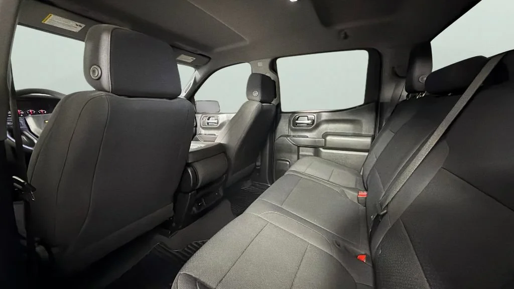 Used 2022 Silver Ice Metallic Chevrolet Custom image 28