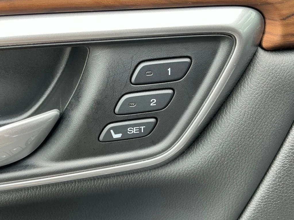 Used 2020  Honda Touring image 39