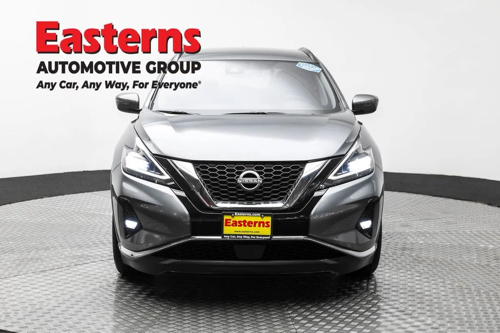 Used 2023 Gray Nissan SV image 2