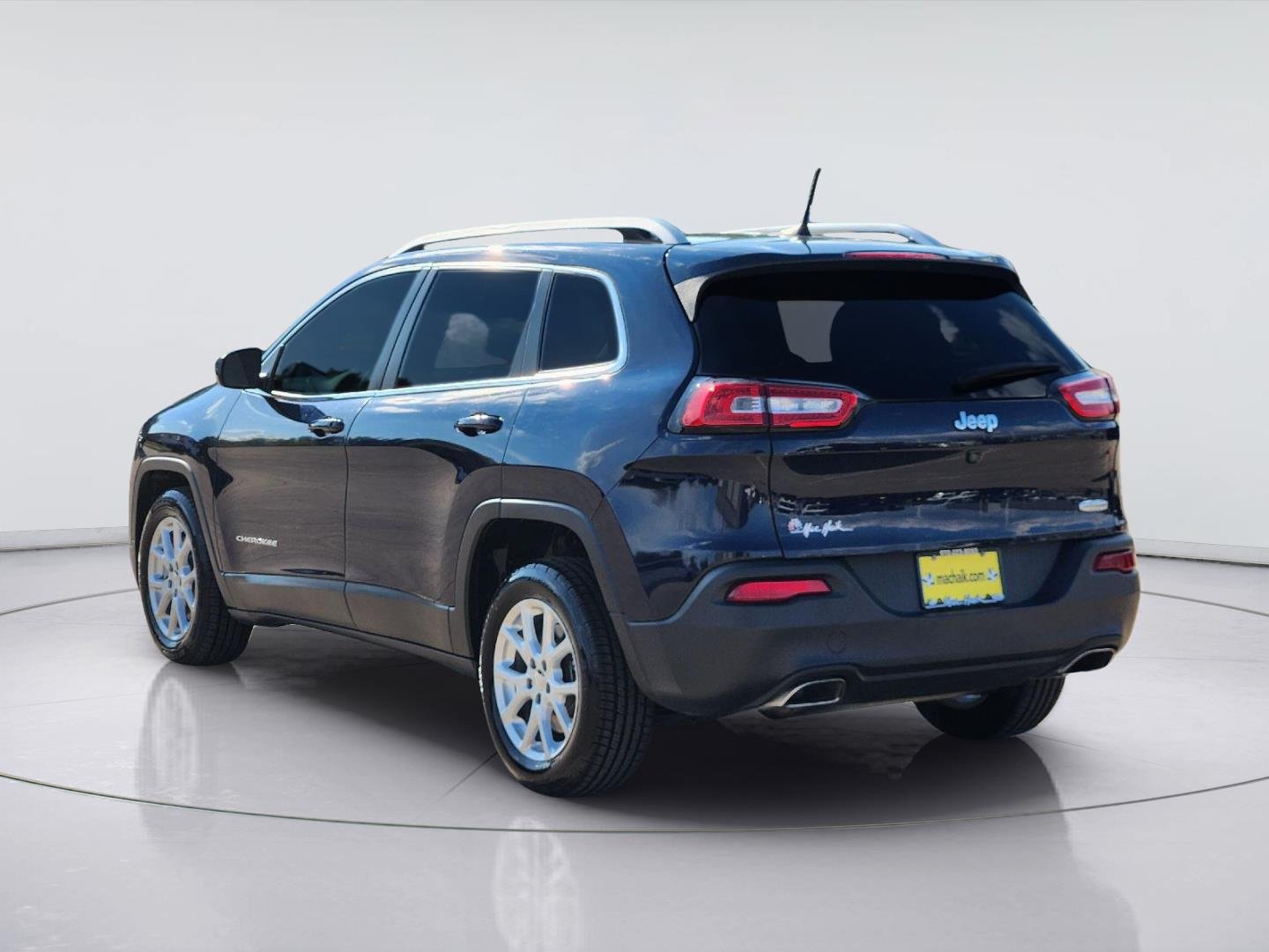 Used 2016 True Blue Pearlcoat Jeep Latitude image 4