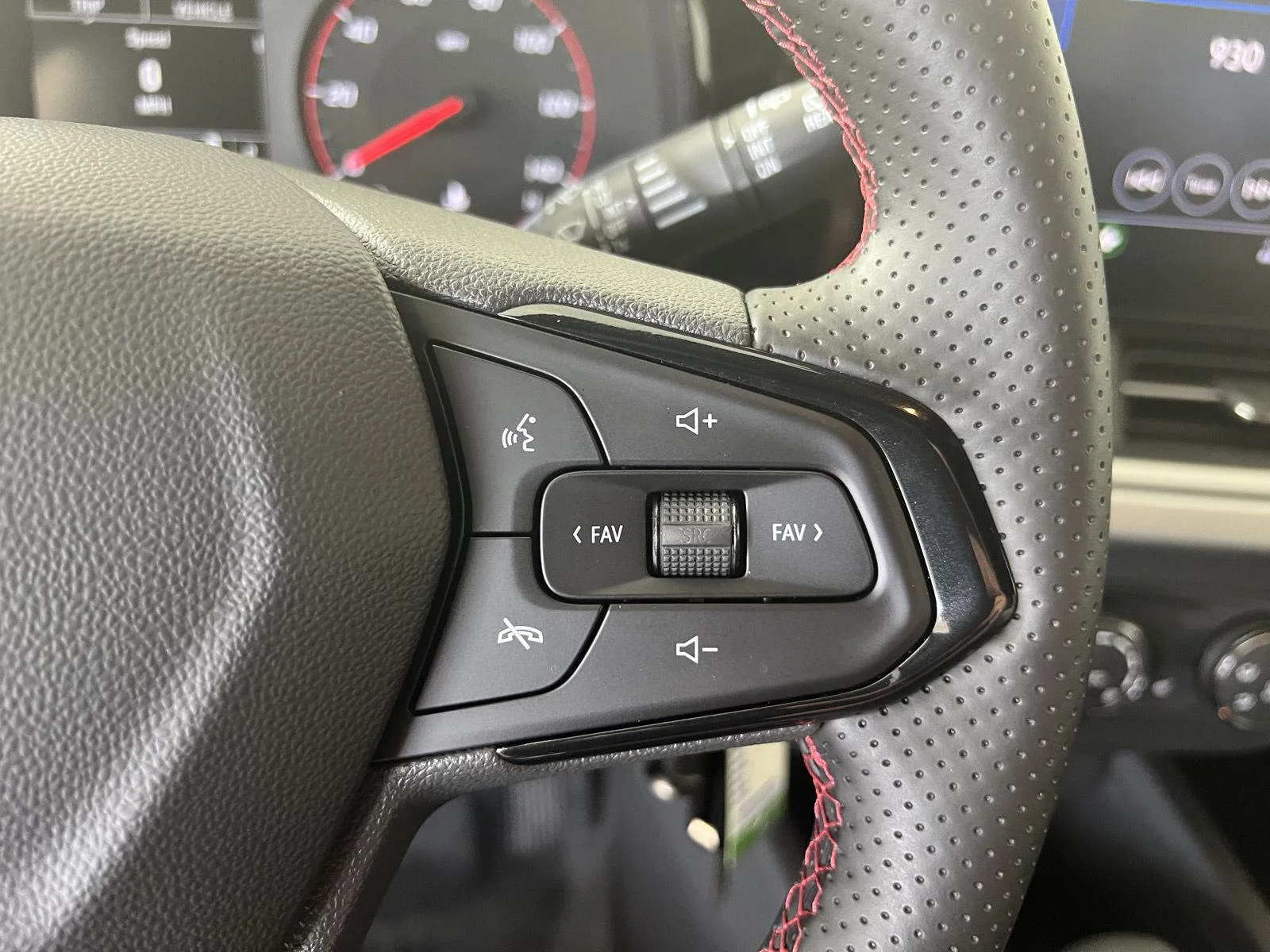 Used 2025 Sterling Gray Metallic Chevrolet 1RS image 9