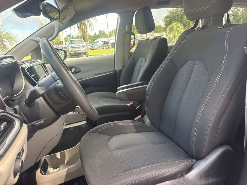 Used 2023 Gray Chrysler LX image 31