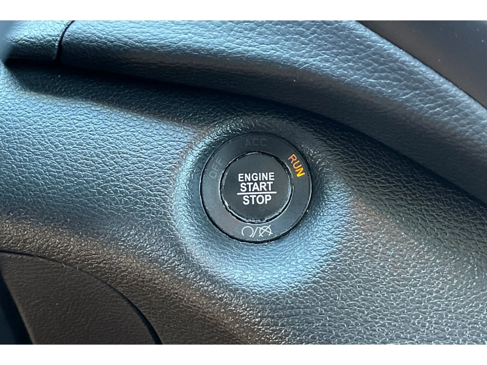 Used 2021 Diamond Black Crystal Pearlcoat Jeep Latitude Lux image 34