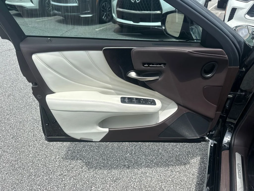 Used 2018  Lexus 500 Base image 10