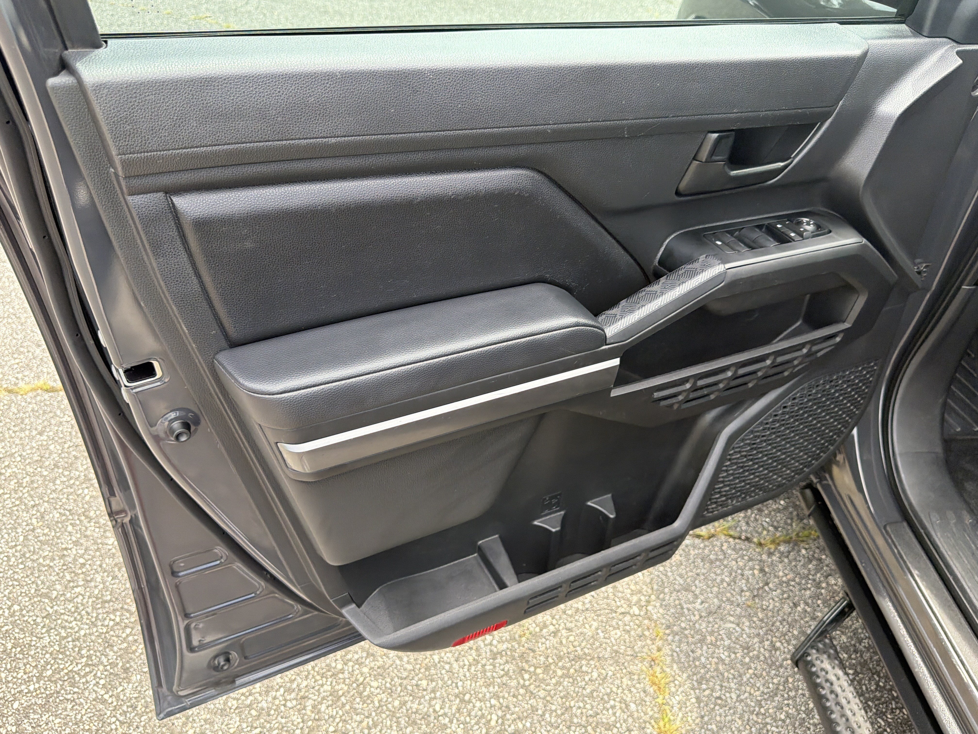 Used 2025 Underground Toyota SR5 image 10