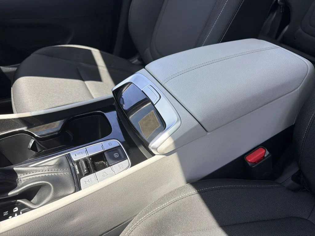Used 2022 Blue Hyundai SE image 21