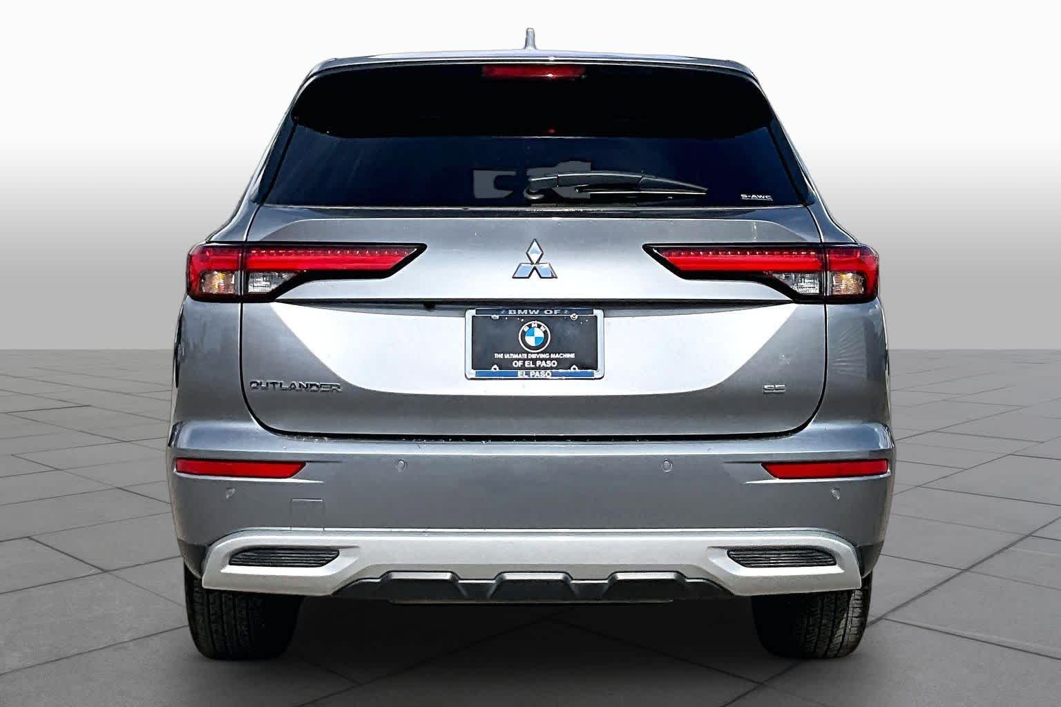 Used 2024 Mercury Gray Metallic Mitsubishi SE image 4