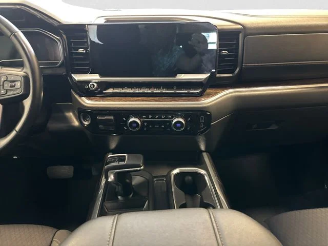 Used 2023 Silver GMC Elevation image 12