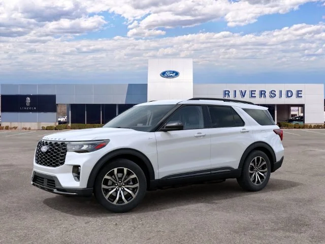 New 2027 Star White Metallic Tri-Coat Ford ST-Line image 1