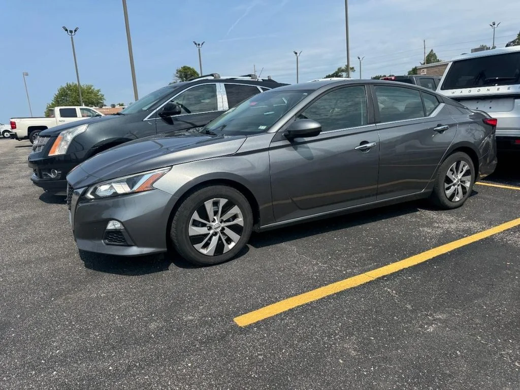 Used 2019 Gray Metallic Nissan 2.5 S image 7