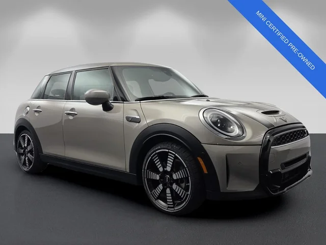 2024 MINI Cooper S Iconic
