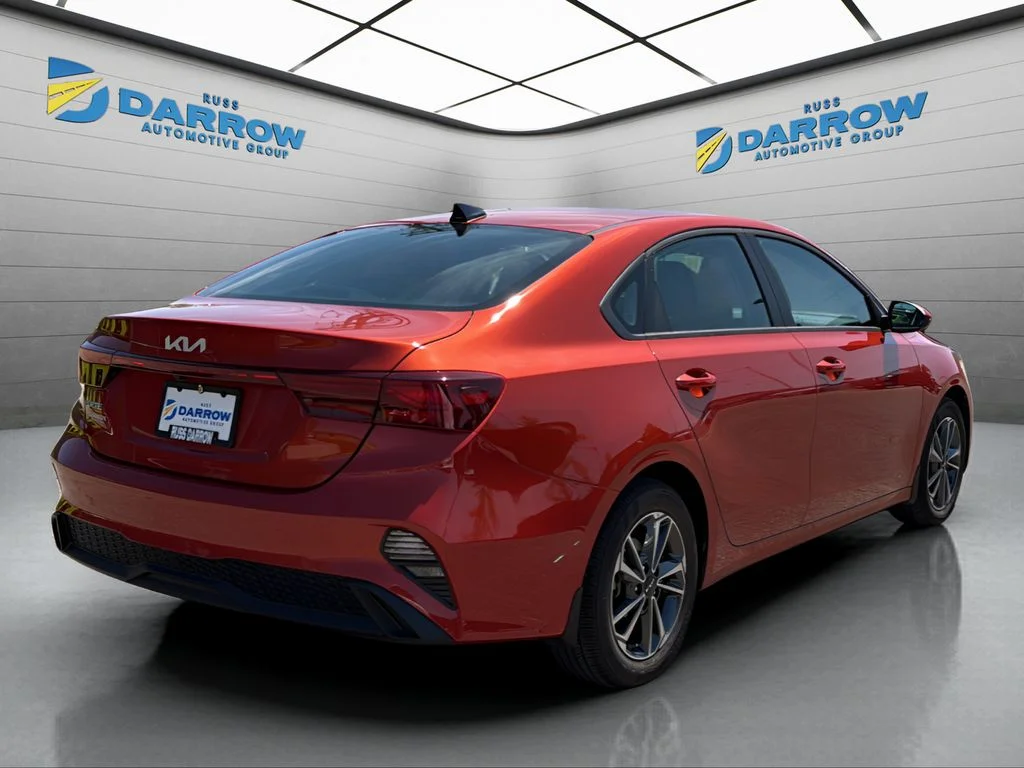 Certified Used 2024 Red Kia LXS image 5