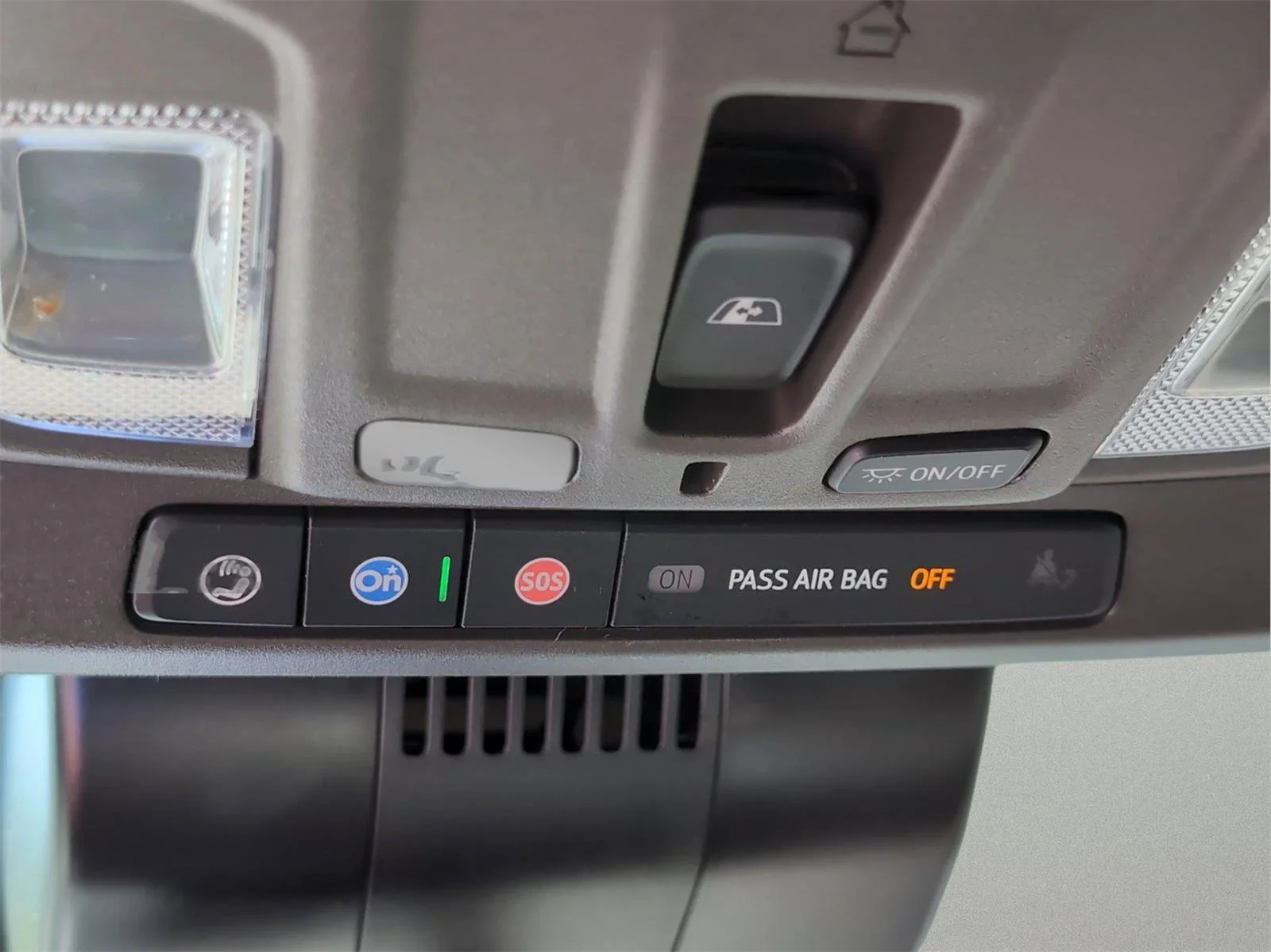 Used 2025 Summit White Chevrolet LTZ image 18