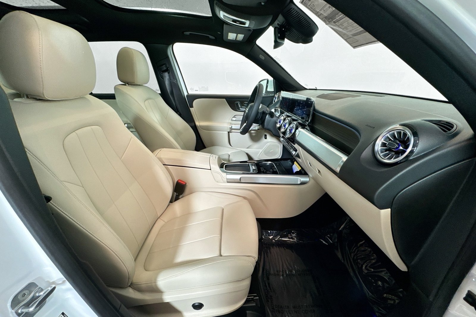 New 2026 Polar White Mercedes-Benz GLB 250 image 26