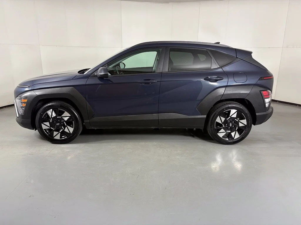 Used 2024 Blue Hyundai SEL image 5
