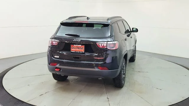 New 2026 Diamond Black Crystal Pearl-Coat Exterior Paint Jeep Trailhawk image 9