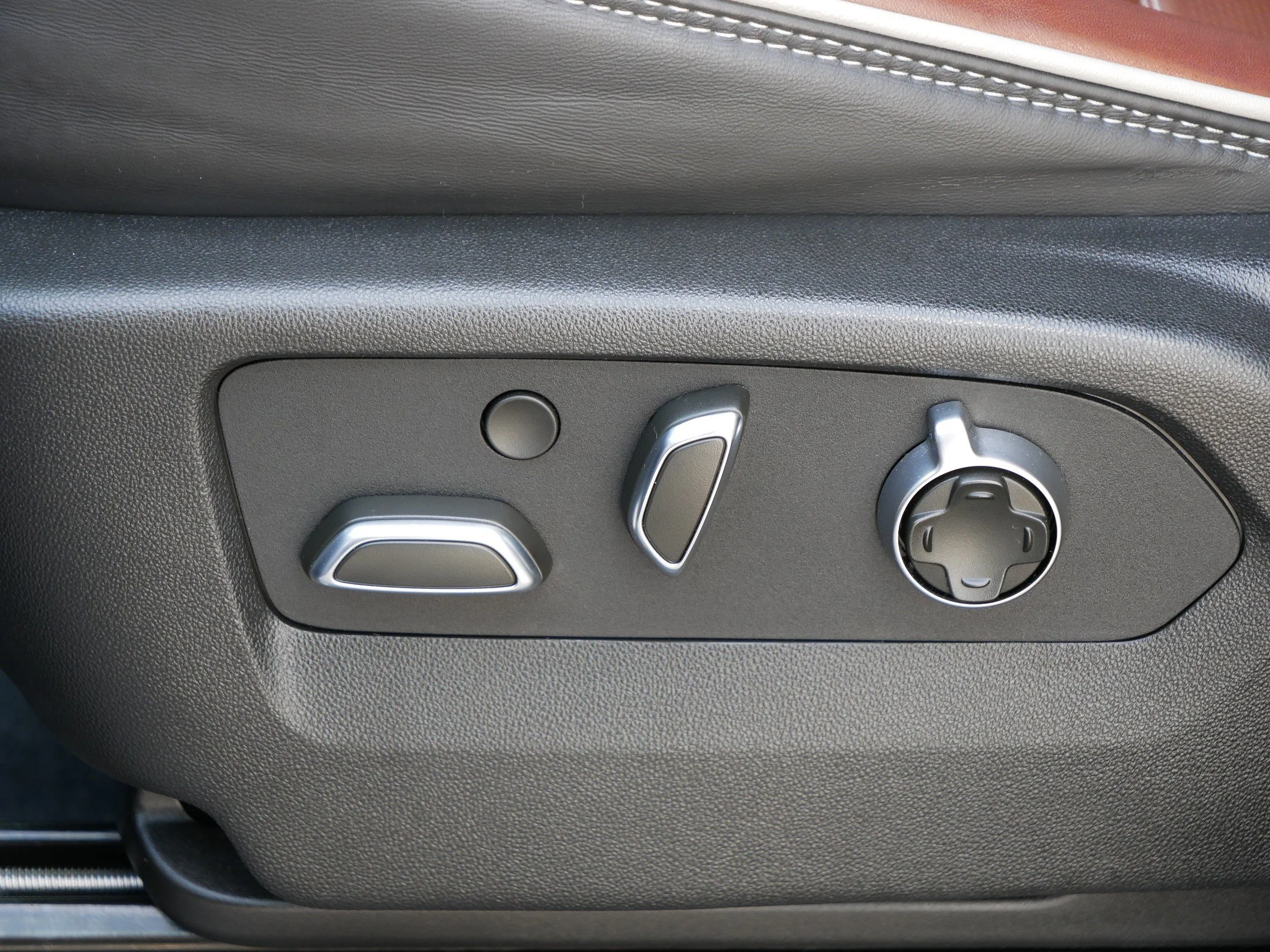 Used 2024 Onyx Black GMC Denali Ultimate image 20