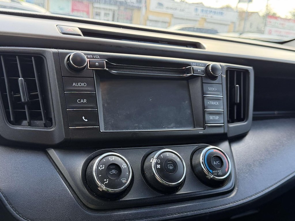 2016 Toyota RAV4 LE - Photo 23