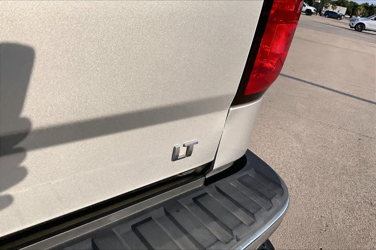 Used 2018 Silver Ice Metallic Chevrolet LT image 9