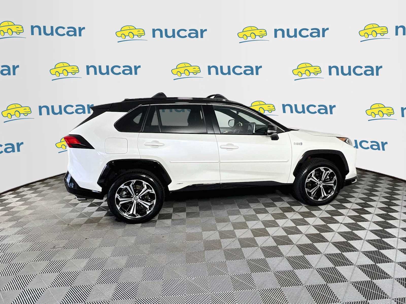 Used 2021 Blizzard Pearl w/Midnight Black Roof Toyota XSE image 8