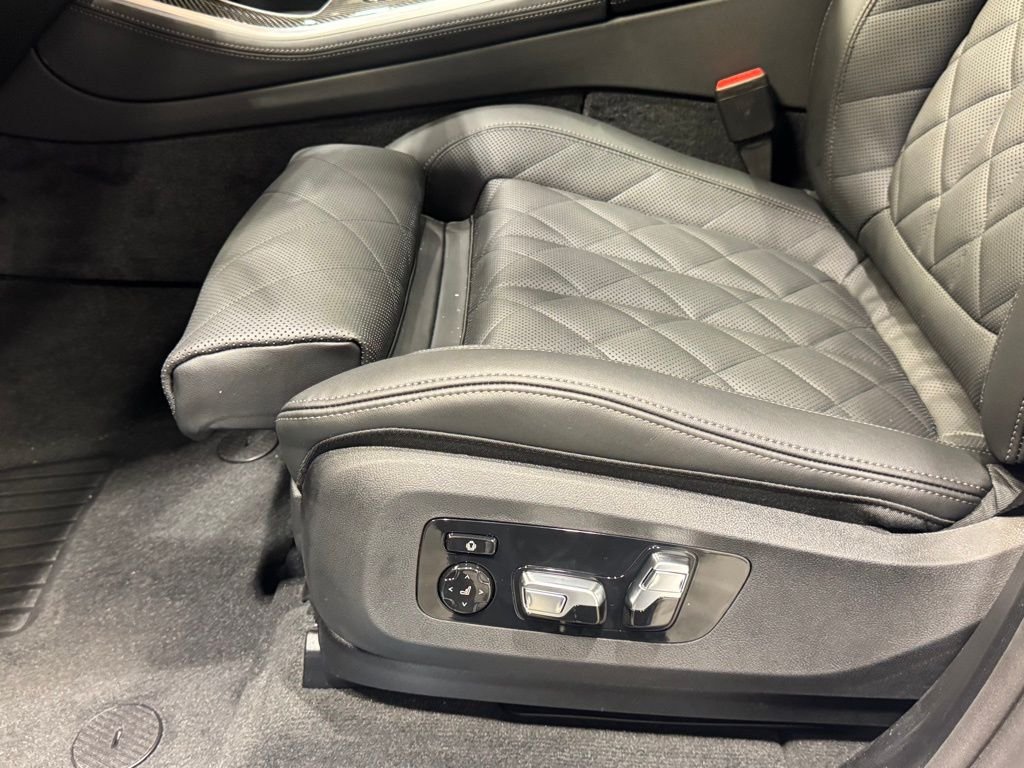 Used 2026 Brooklyn Grey Metallic BMW M60i image 17