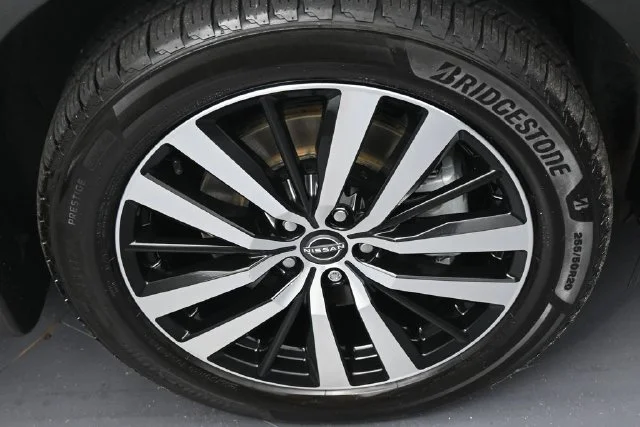 Used 2024 White Nissan Platinum image 31