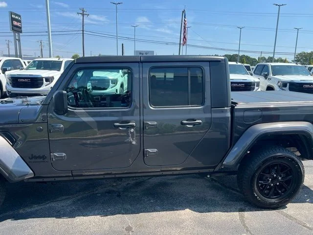 Used 2023 Gray Jeep Sport S image 8