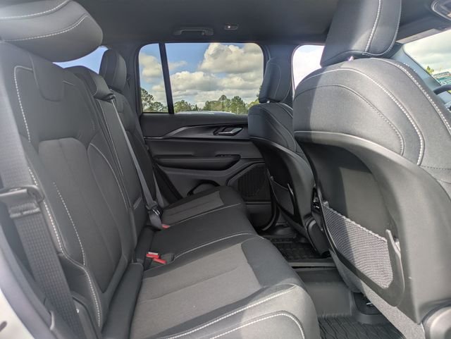 New 2025 Bright White Clear-Coat Exterior Paint Jeep Laredo image 25