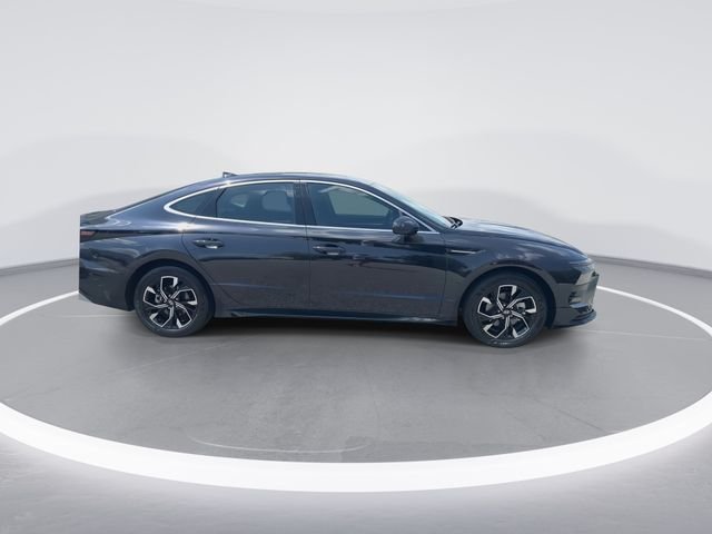 Certified Used 2025 Blue Hyundai SEL image 9