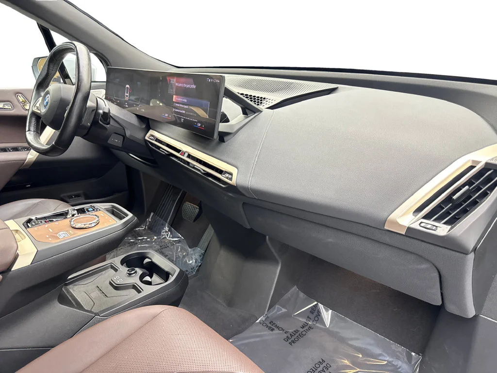 Used 2023 White BMW M60 image 53