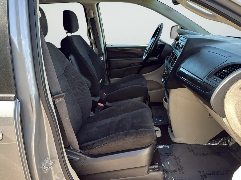 Used 2015 Silver Dodge SE image 20