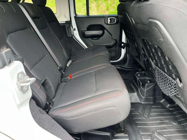 Certified Used 2018 Bright White Clearcoat Jeep Unlimited Rubicon image 24