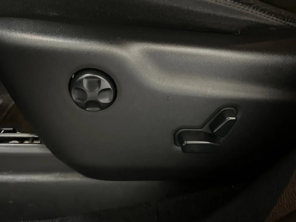 Used 2019 Billet Silver Metallic Clearcoat Jeep Altitude image 23