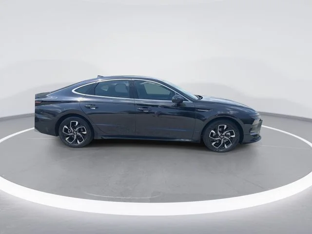 Used 2025 Blue Hyundai SEL image 9