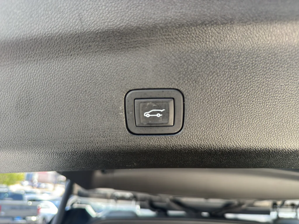 Used 2025 Gray Chevrolet Z71 image 17