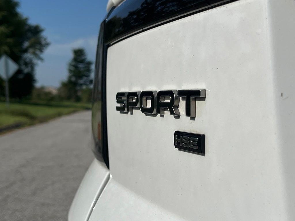Used 2022 White Land Rover HSE Silver Edition image 16