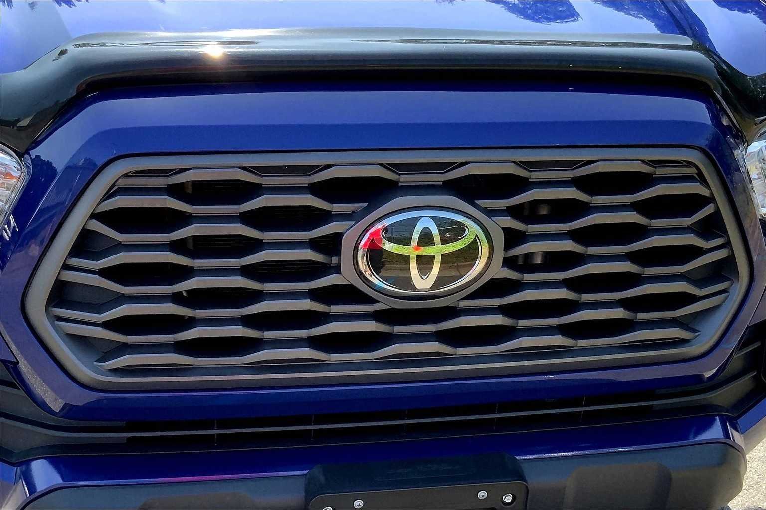 Used 2022 Blue Crush Metallic Toyota TRD Off Road image 27