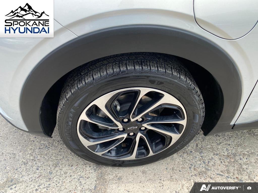 Used 2022 Silver Flare Metallic Chevrolet Premier image 9
