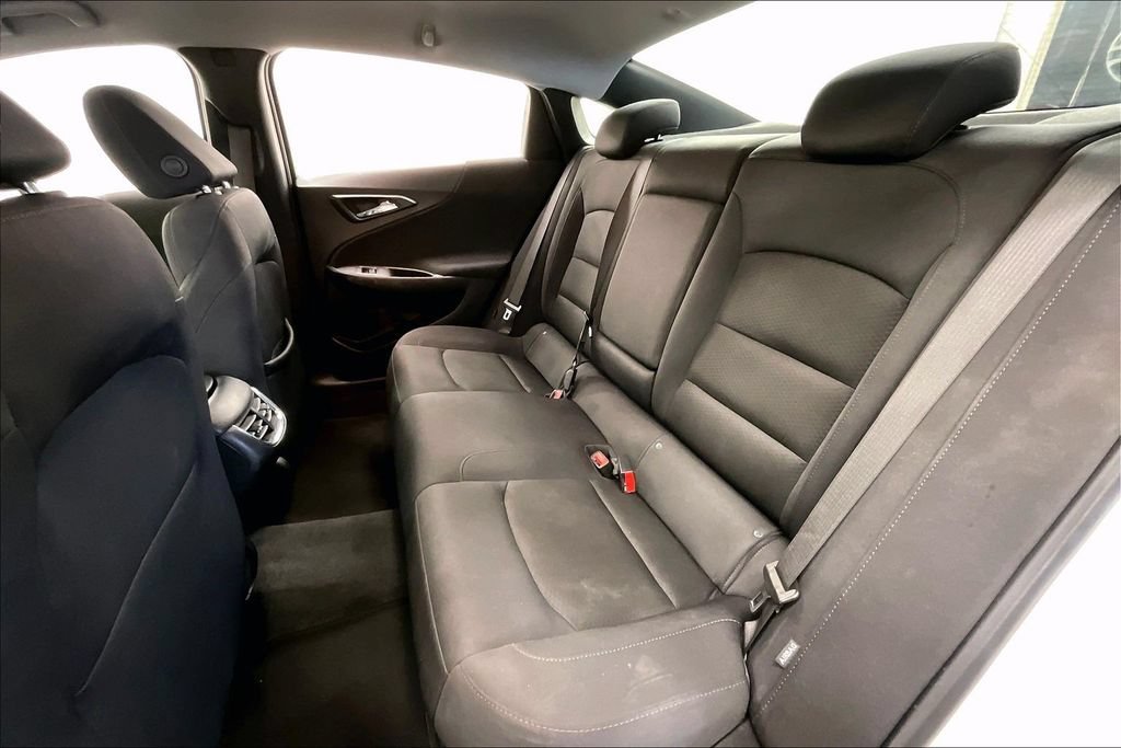 Used 2024 Summit White Chevrolet 1LT image 22