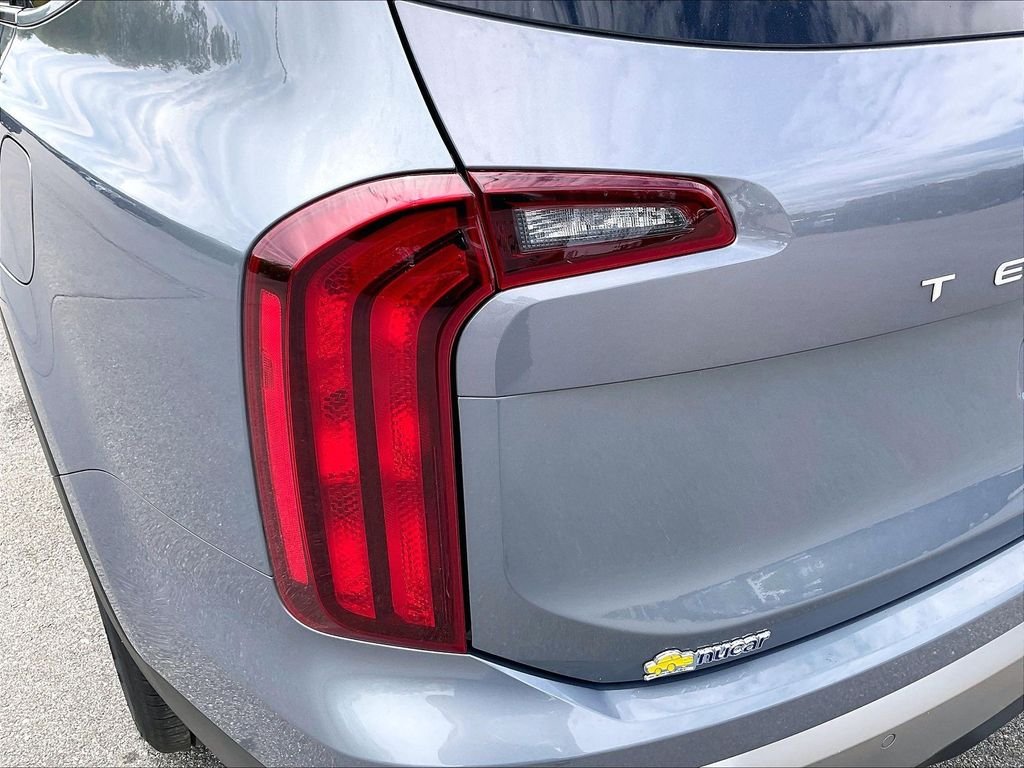 Used 2025 Everlasting Silver Kia LX image 30