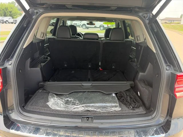 Used 2018  Volkswagen SEL image 30