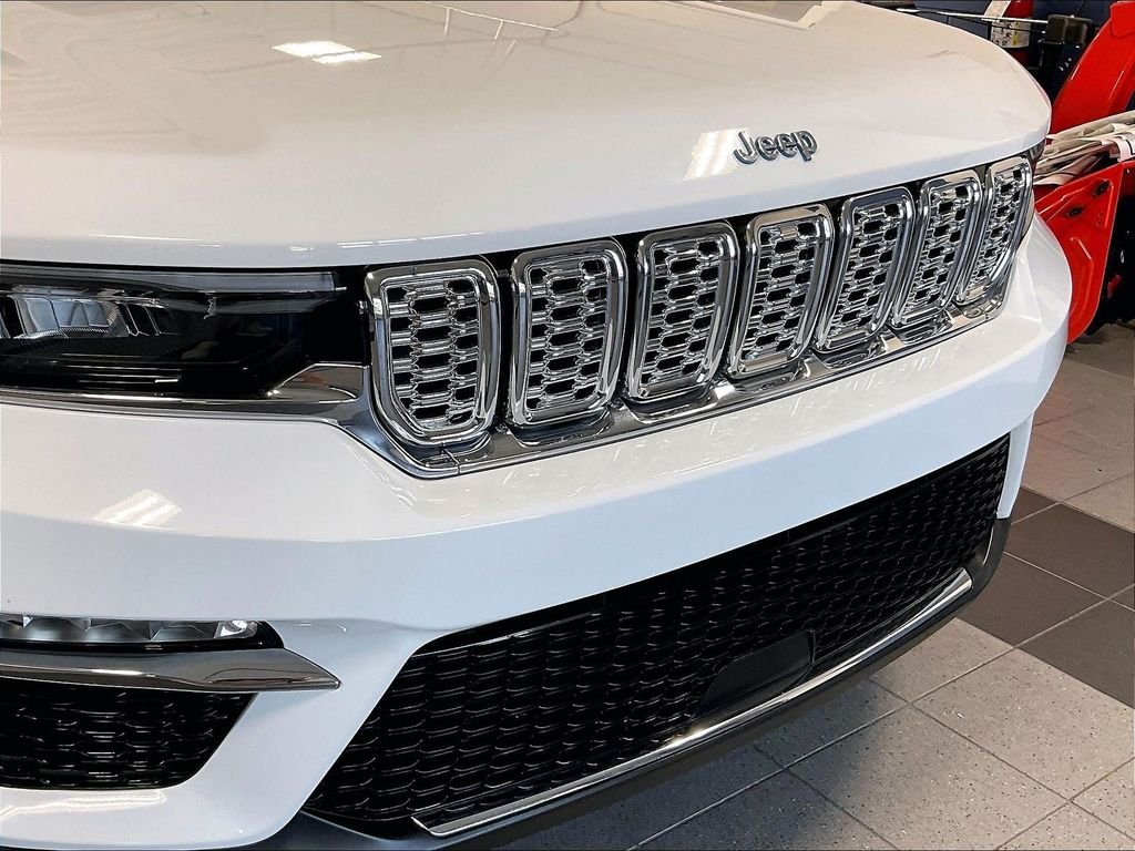 Used 2024 White Jeep 4xe image 32