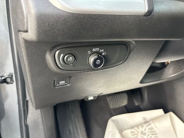 Used 2020 Gray GMC SLE image 17