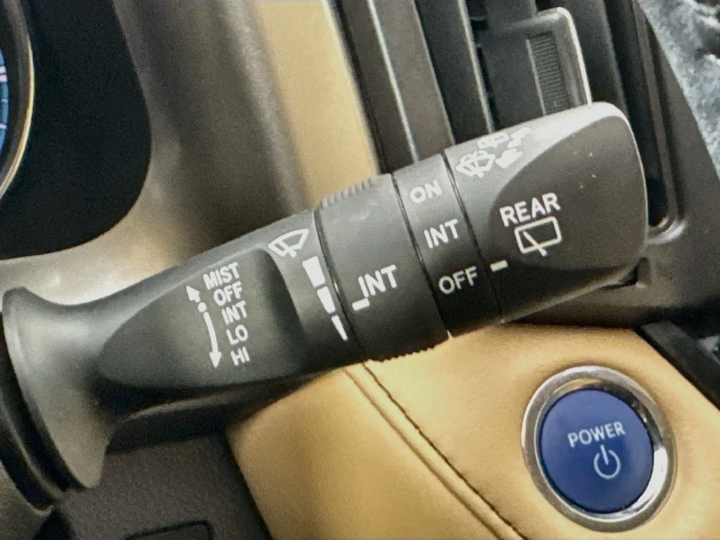 Used 2018 White Toyota XLE image 13