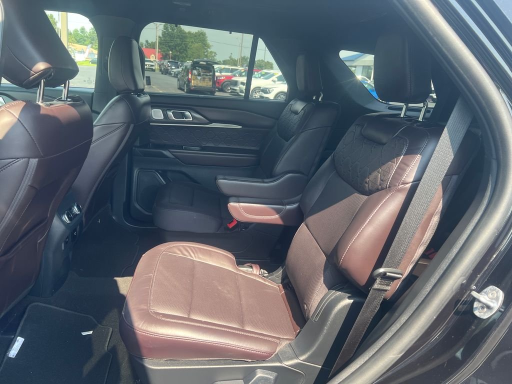 Used 2025 Black Ford Platinum image 25