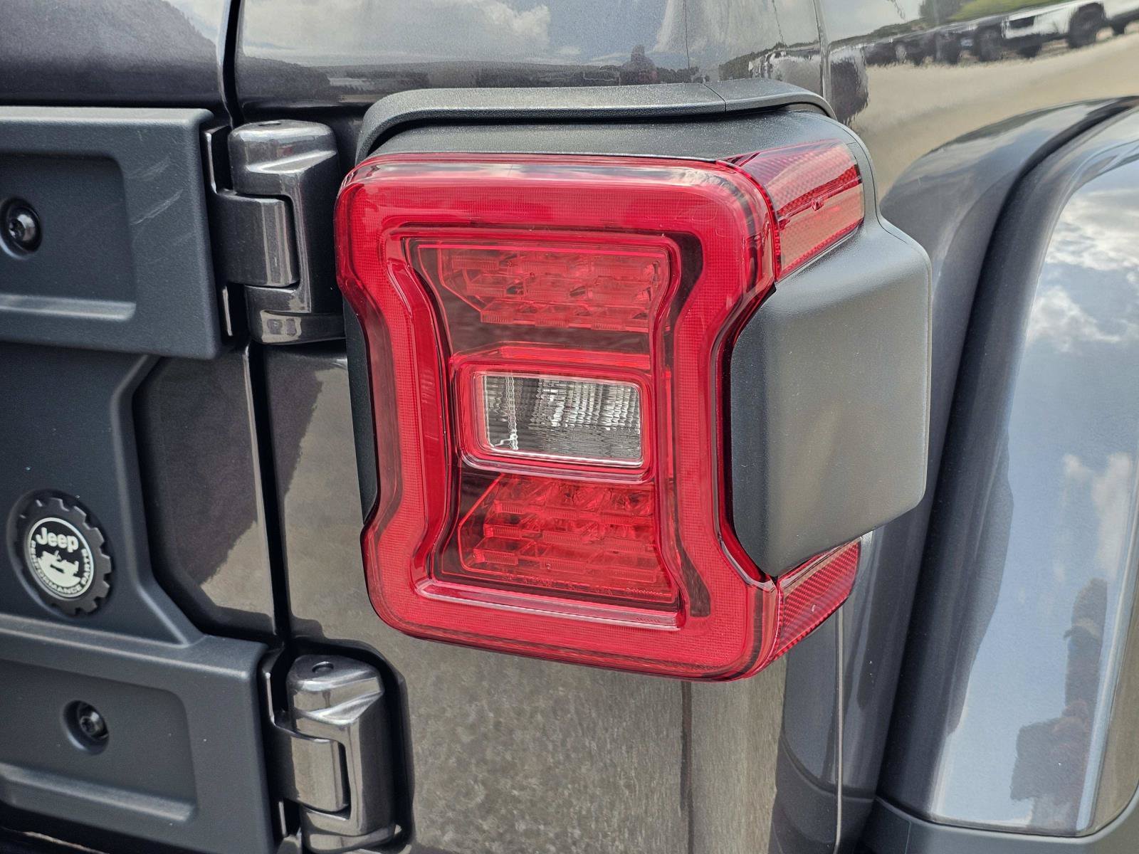 New 2026 Granite Crystal Metallic Clear-Coat Exterior Paint Jeep Rubicon X image 11